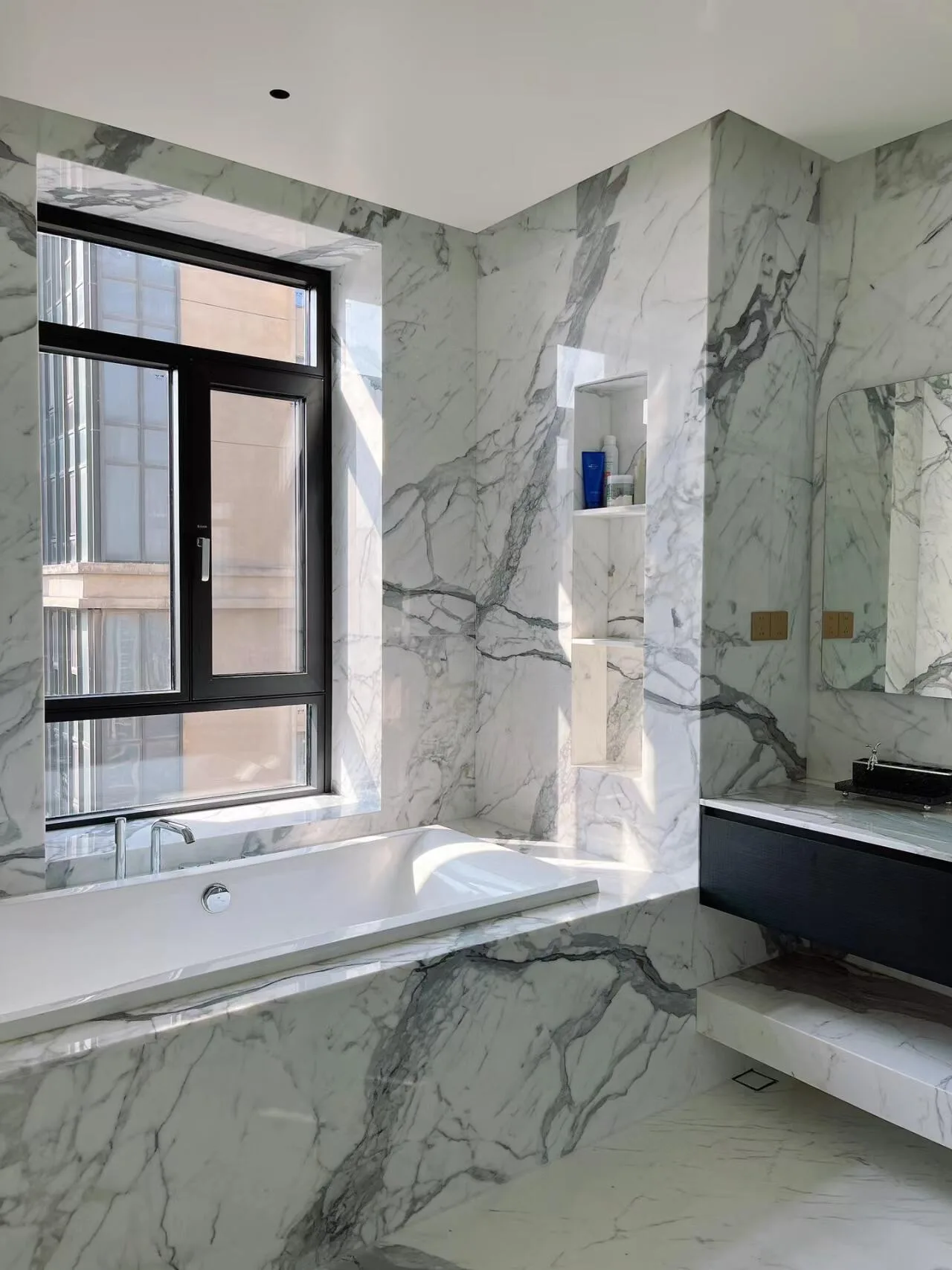 Calacatta White Marble sample