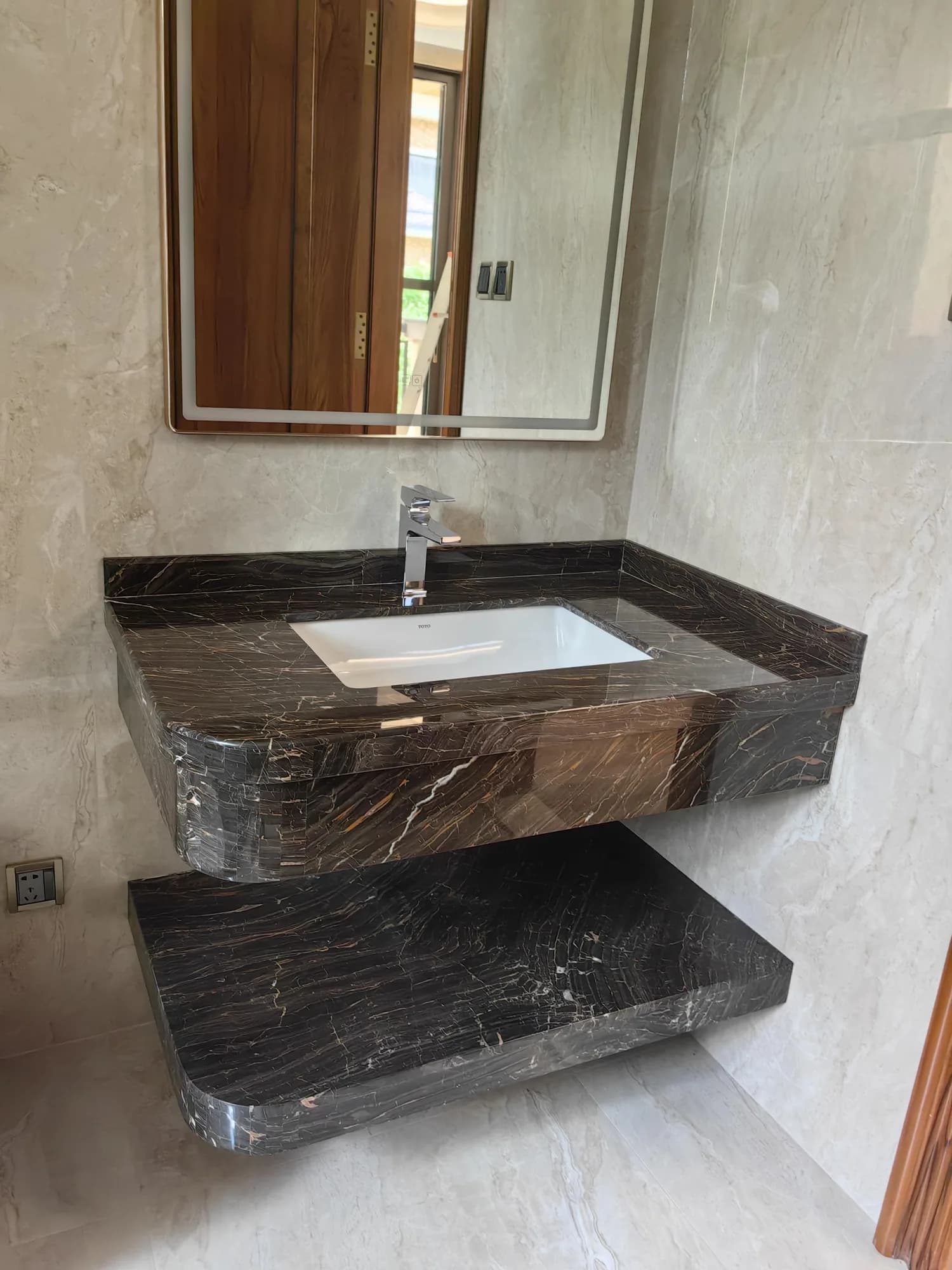 Golden Coast Marble stone sample